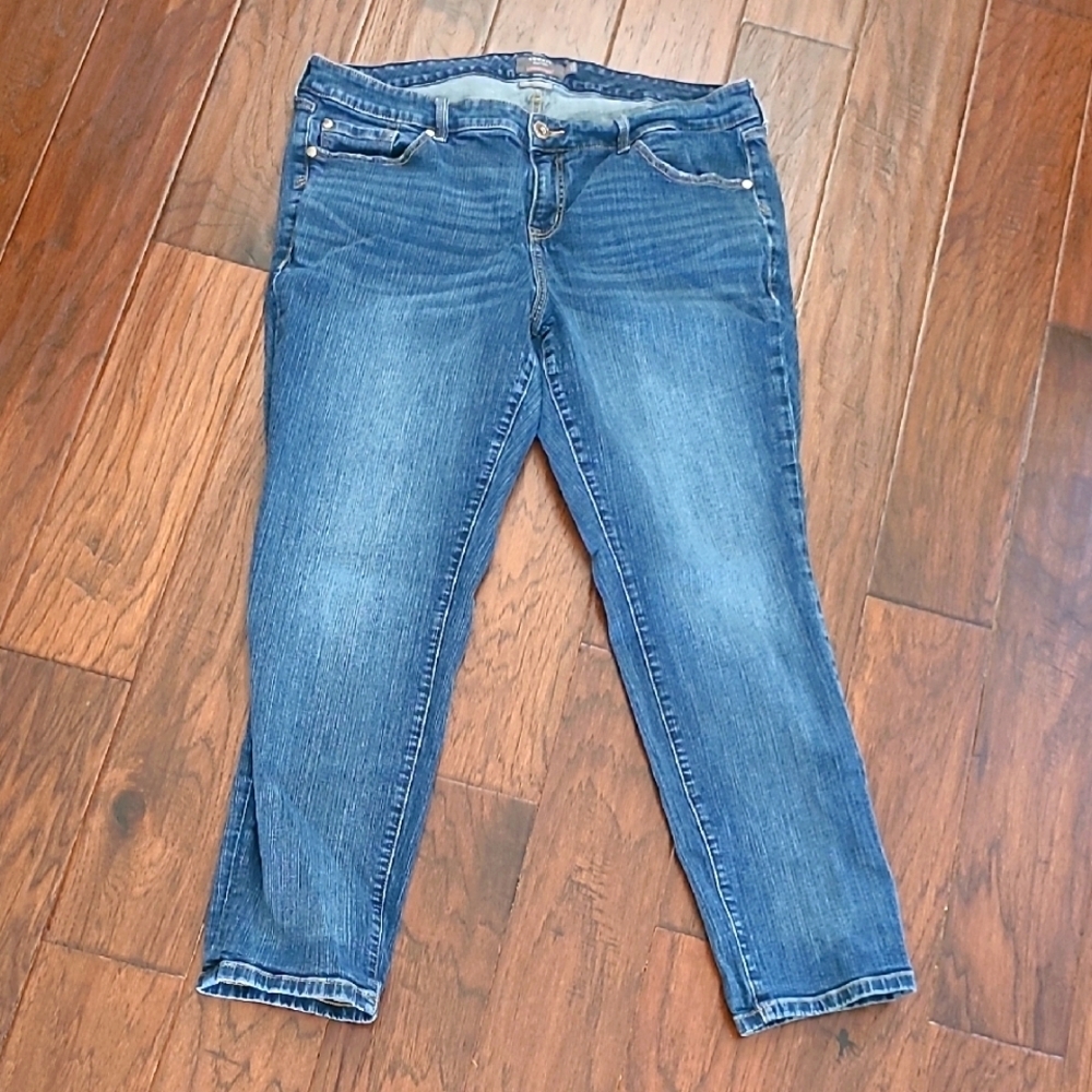 Torrid Boyfriend Straight Jeans with "Vintage Stretch" size 18